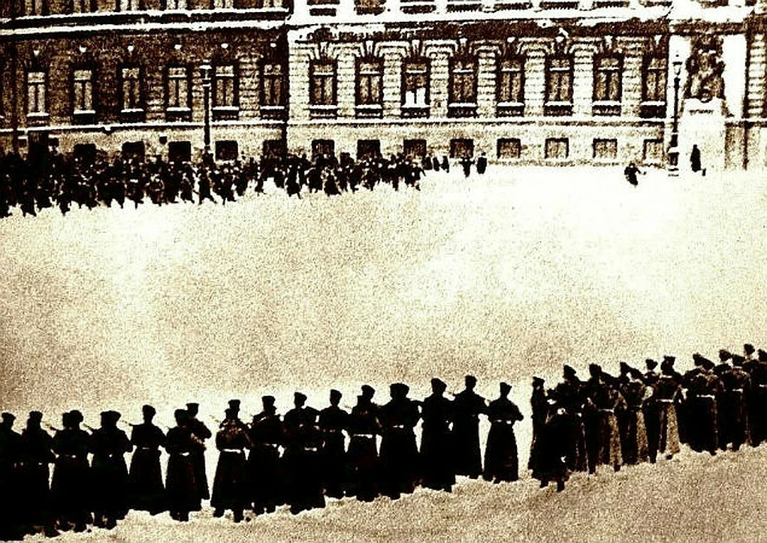 9 января у зимнего дворца. Кровавое воскресенье 1905. Расстрел мирной демонстрации 1905 в Петербурге. 9 Января 1905 г. – «кровавое воскресенье». Гапон 9 января 1905.