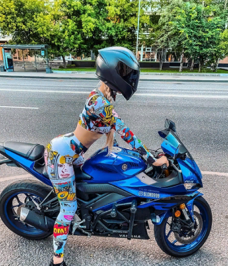 Есть красивые мотоциклистки