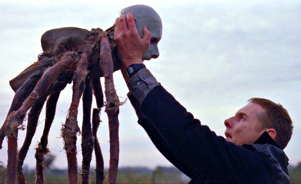 Сцена из кинофильма "Опоссум" (2018), режиссер Мэттью Холнесс