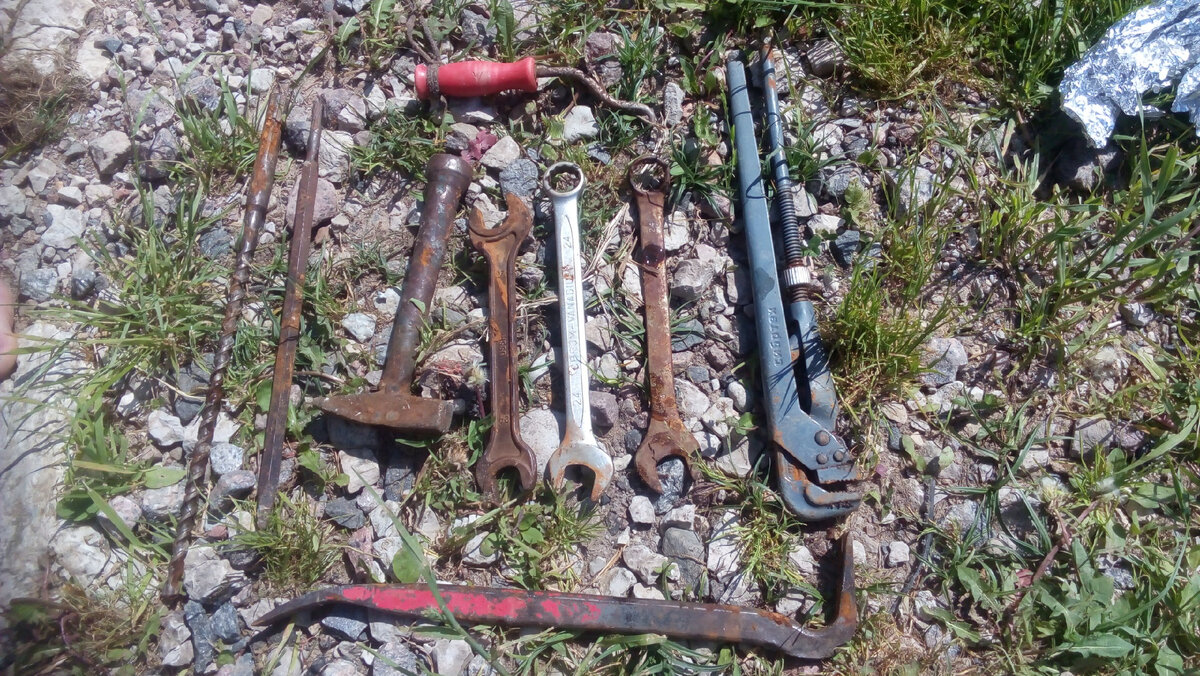 Инструмент со дна реки