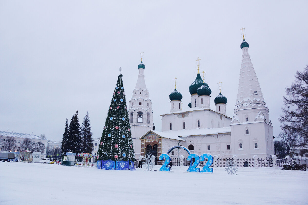 На Советской площади у Церкви Илии Пророка