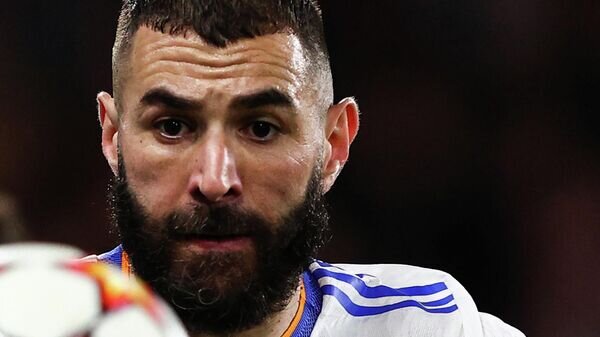    Футболист "Реала" Карим Бензема© AFP 2022 / ADRIAN DENNIS