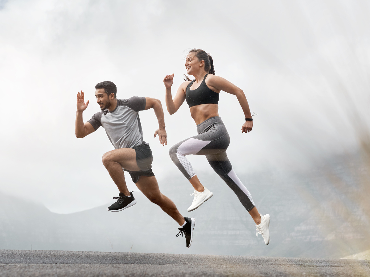 Исследование, проведенное в 2020 году, показало, что даже 10-минутный бег средней интенсивности улучшает настроение [3].