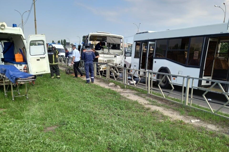     ДТП с двумя автобусами в Липецке на Катукова  Пресс-служба УМВД Липецкой области.