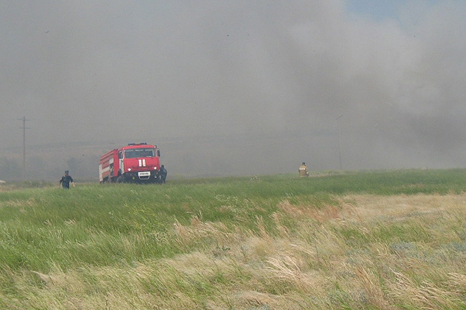     Пожар тушили совместно МЧС и железнодорожники.  ГУ МЧС по Волгоградской области