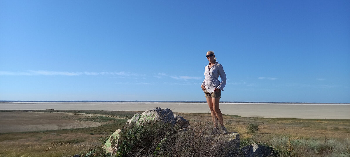 На озере с гранитными берегами