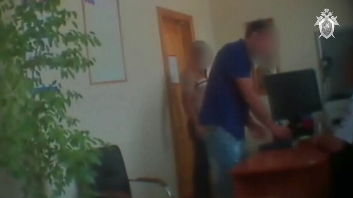     В Ставропольском крае на скамье подсудимых окажется 33-летний мужчина, пытавшийся дать взятку сотруднику полиции, сообщили в УСКР по региону.