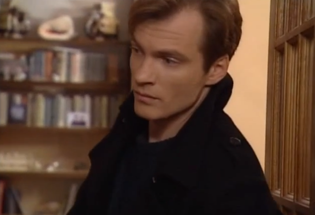 Кадр из кинофильма "Мамочка, я киллера люблю", 2008 г., режиссер Влад Фурман, сценарист Александр Пайгалик, композитор Михаил Мокиенко (скриншот)