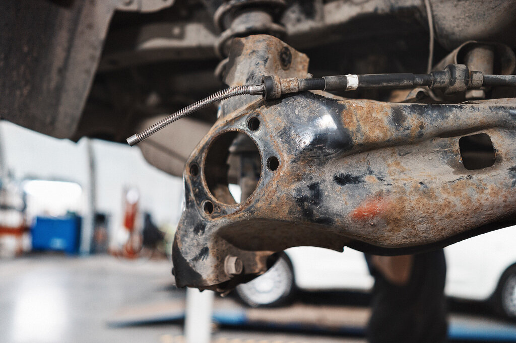 Снимаем ступицу и весь тормозной механизм