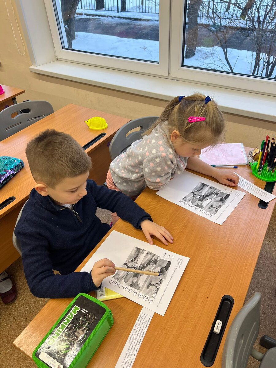 Ребята работают над заданиями с разными ракурсами