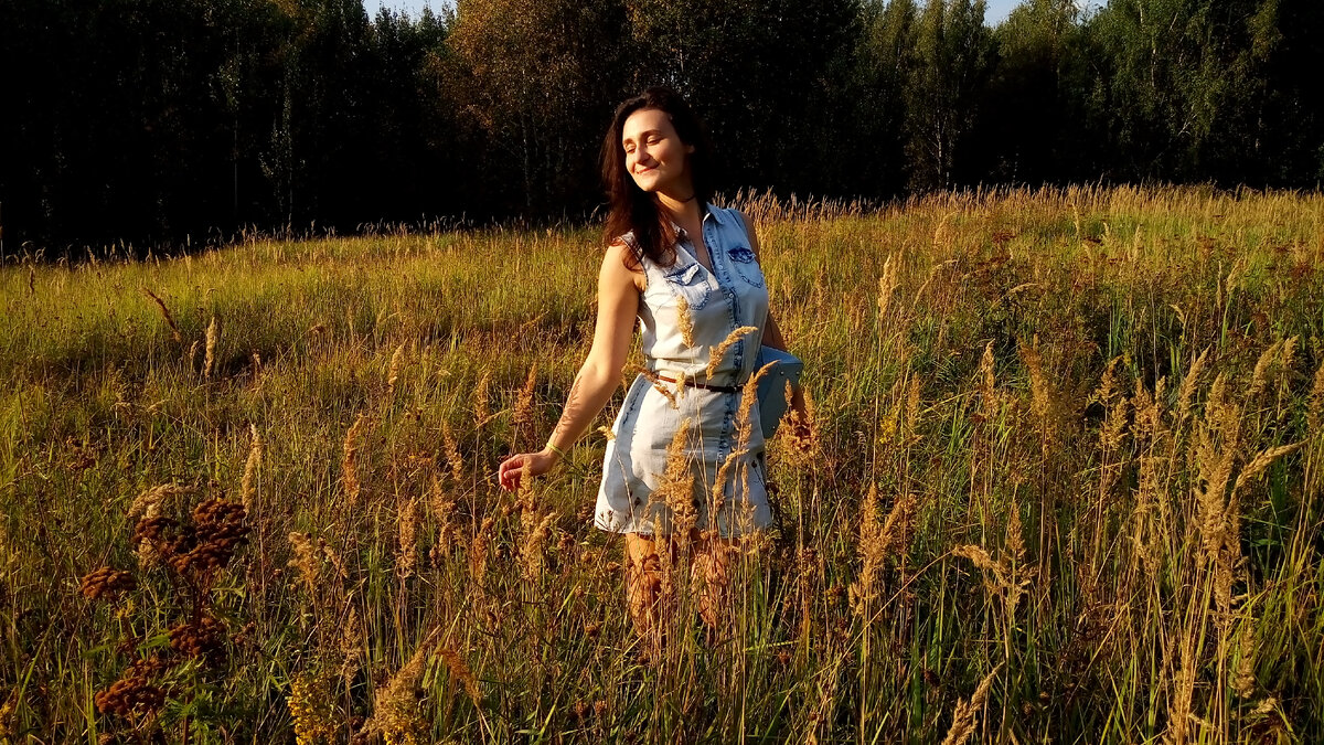 Пикник на этой полянке бабьим летом уже стал хорошей ежегодной традицией. Фото 2018 года