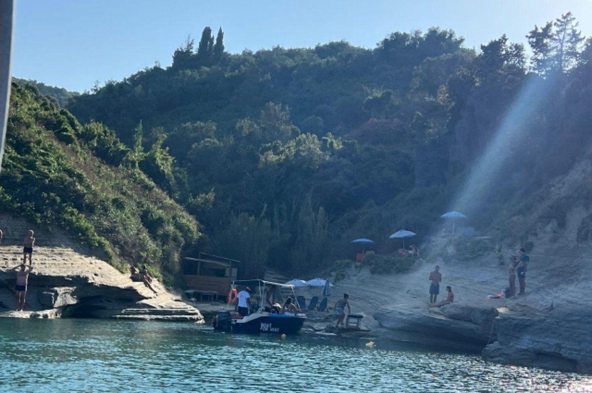    Туристы покидают курорты Греции из-за аномальной жары