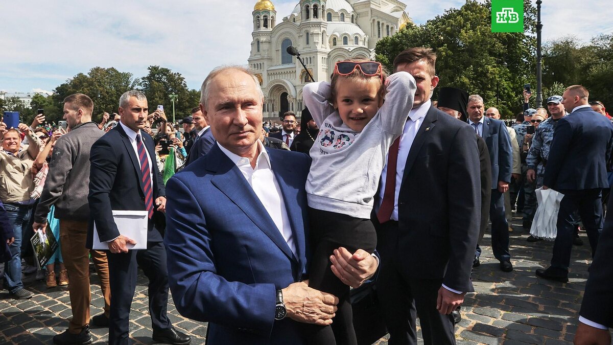 Фото путин наш президент