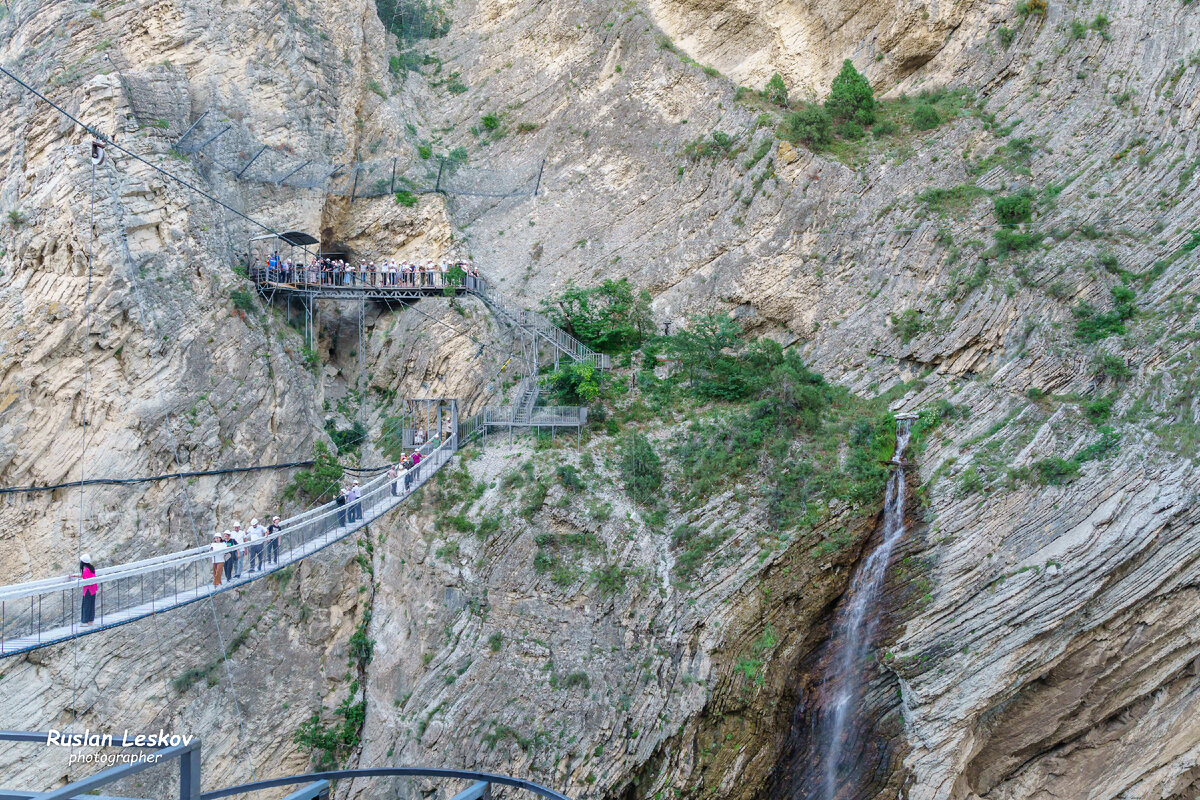 Пещеры нохъо дагестан. Пещера нохъо дагестан. Пещеры нохъо дагестан. Подвесной мост сулакский каньон. Сулакский каньон пешеходный мост.