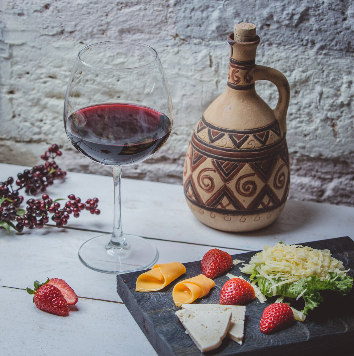 <a href="https://www.freepik.com/free-photo/classic-red-georgian-wine-table_6022588.htm#query=%D0%B4%D0%BE%D0%BC%D0%B0%D1%88%D0%BD%D0%B5%D0%B5%20%D0%B2%D0%B8%D0%BD%D0%BE&position=17&from_view=search&track=ais">Image by KamranAydinov</a> on Freepik