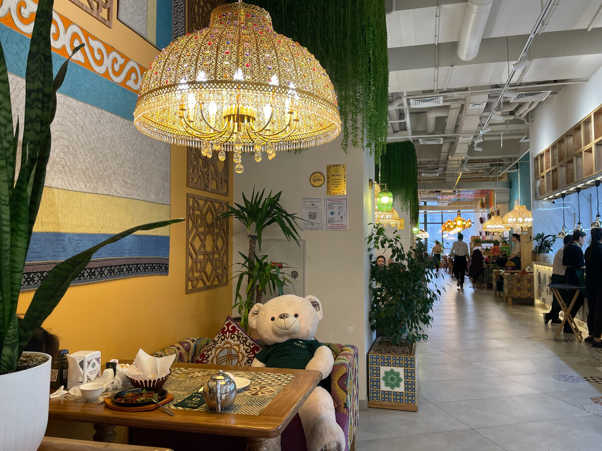 Мишка для тех, кто пришел в кафе один. Бишкек