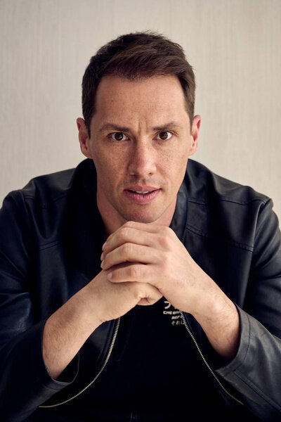 Новым ведущим шоу стал актер Тимур Еремеев