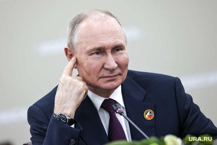    Владимир Путин похвалил разработку тюменской школьницы и вспомнил своего первого учителя