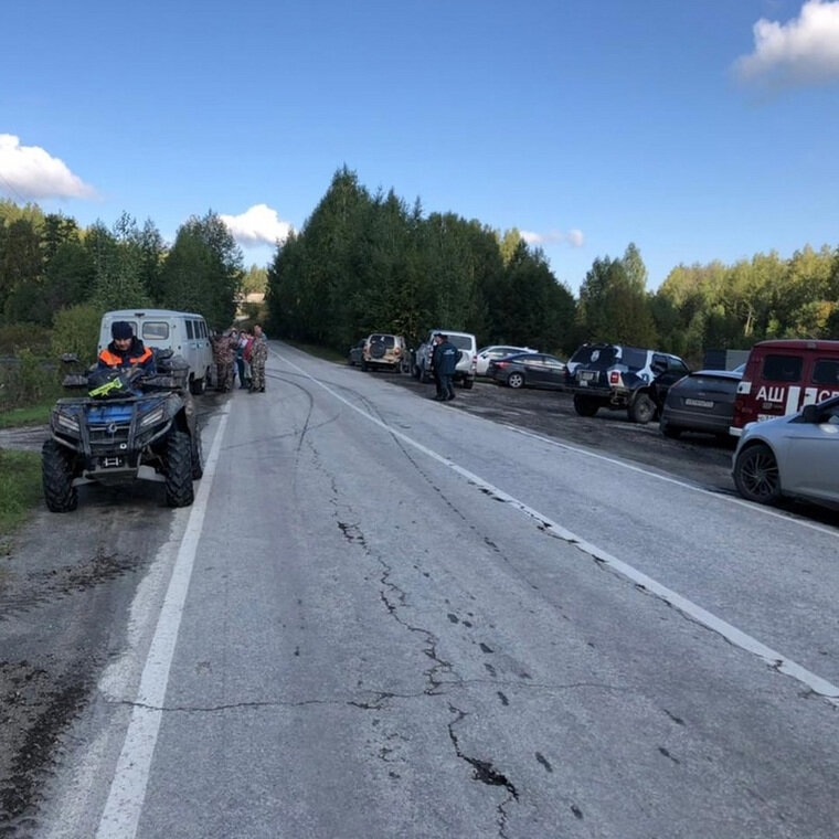    Пропавших ищут с помощью автомобилей и квадроциклов