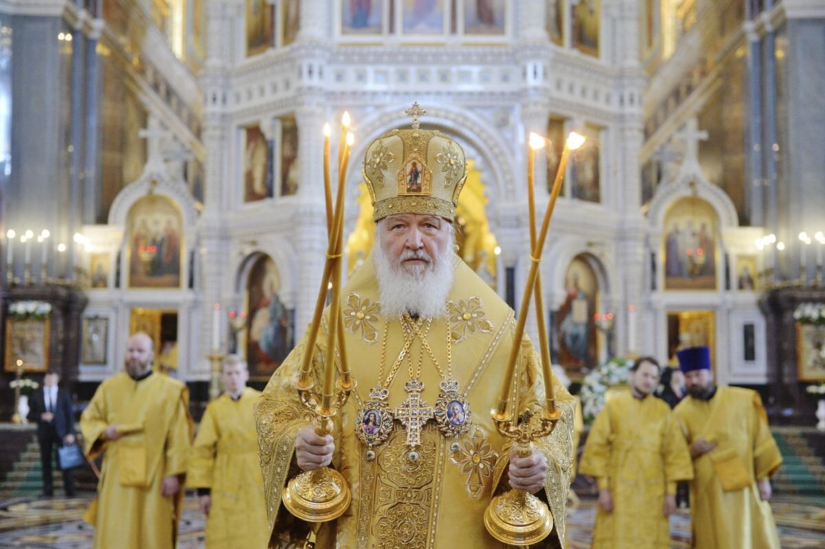 Почему женщинам нужно покрывать голову в храме? Батюшка разложил всё по  полочкам | Святые места | Дзен