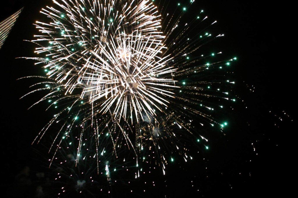 Салют на день города