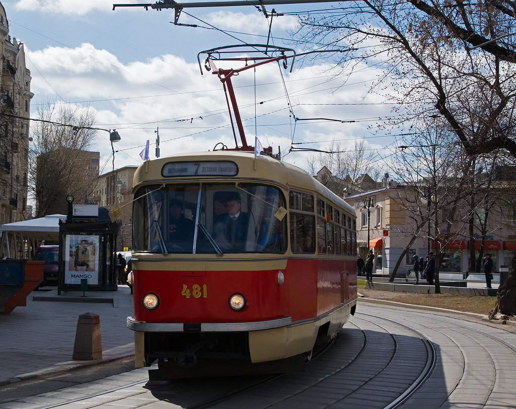 будут ли работать трамваи. зарплата водителя трамвая. водительница трамвая. новые трамваи в москве. витязь м в трамвайном дэпо.