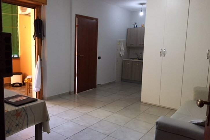 В интернете много объявлений о продаже квартир в этом городе. Похоже люди из Скалеи по каким-то причинам бегут