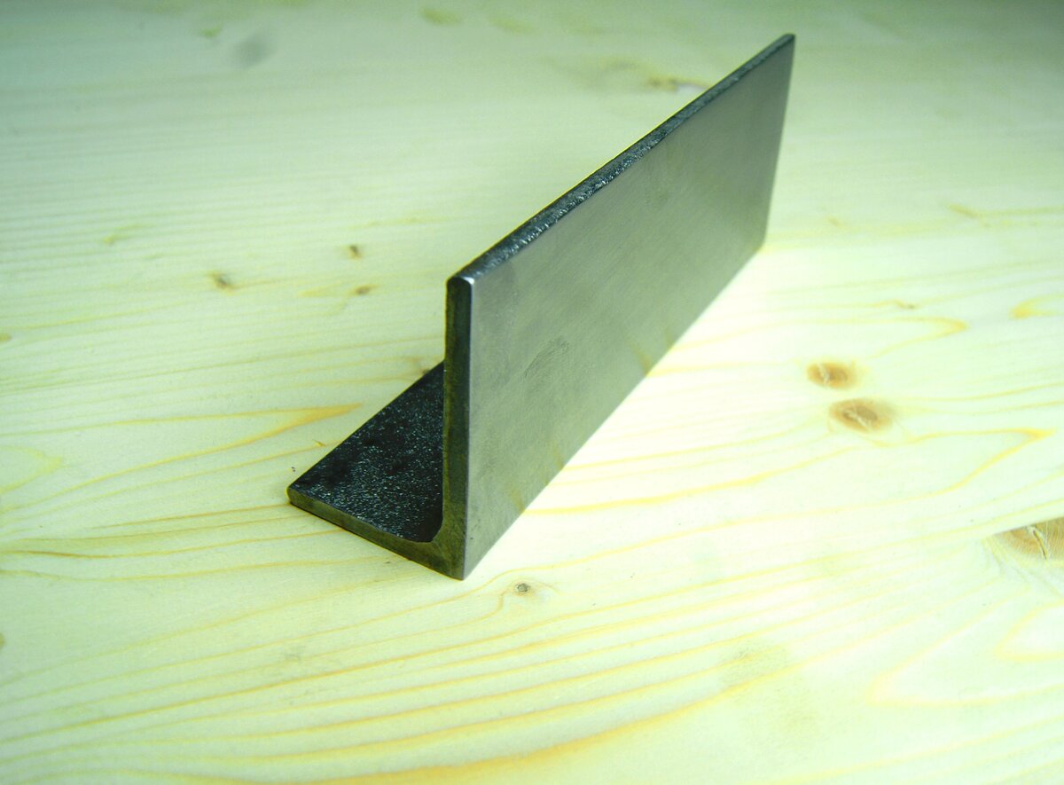 металлический уголок