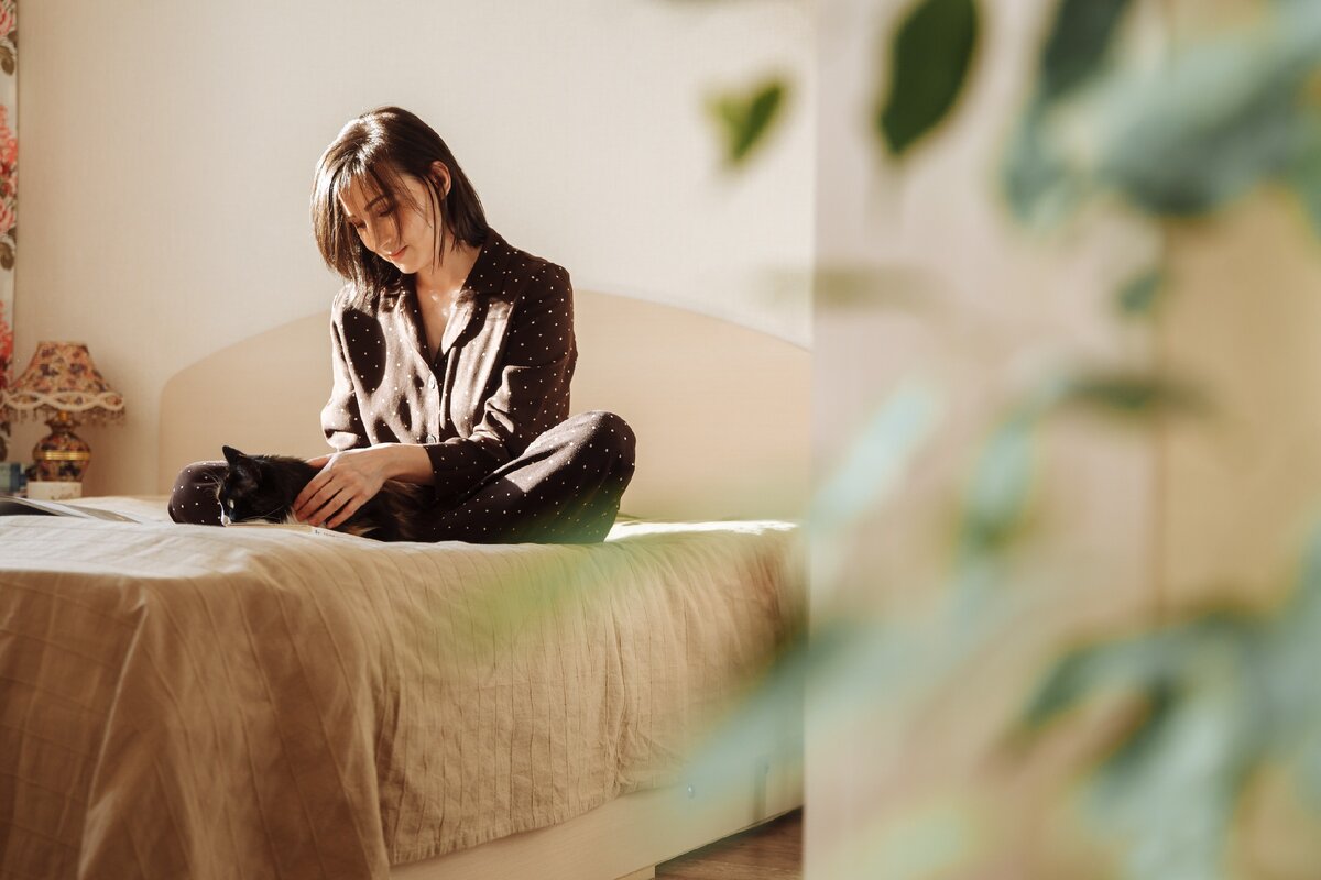 Она привыкла всё делать по своему, в намеченное ею самой время, и не терпит, чтобы кто-то торопил её или давал ей советы. 
Джоан Харрис