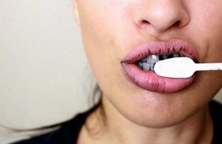 Уголь для чистки зубов – натурально, но небезопасно!