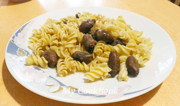 Сердечки с луком и морковью на сковороде