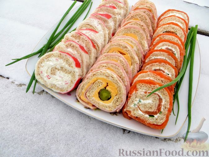 Три закусочных рулета с разной начинкой