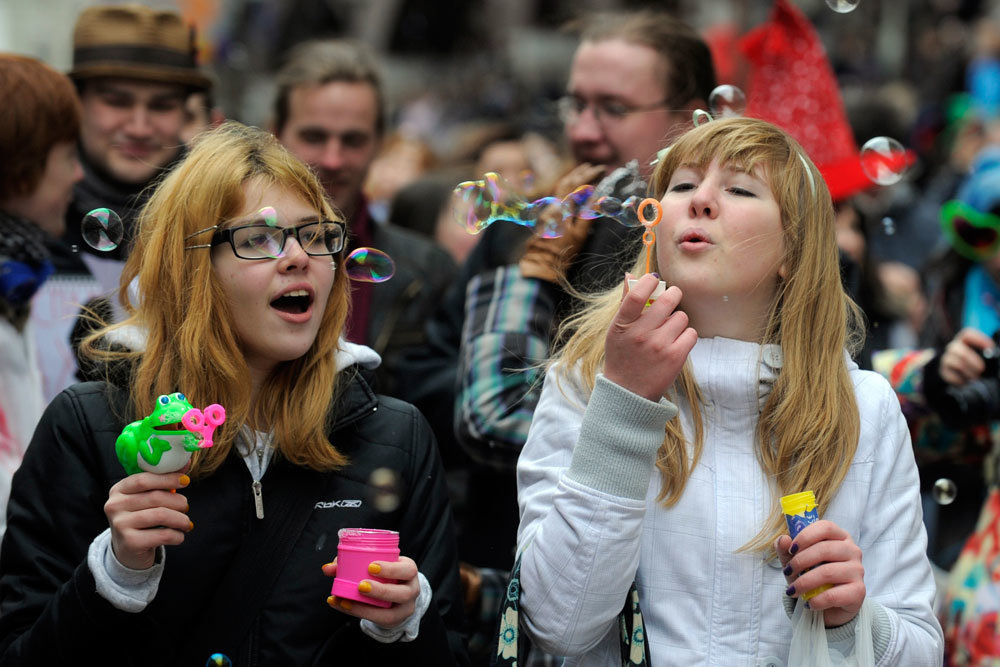 В чем секрет долгой и счастливой жизни?Стратегия активного долголетия будет разработана в Беларуси - в документе пропишут, что требуется сделать государству, чтобы белорусы жили долго и счастливо. Мы спросили у наших российских читателей: от чего, на ваш взгляд, зависит продолжительность жизни и как продлить активное долголетие?И россияне, и белорусы формулу вечной молодости видят так: доброта, творчество, любовь. РИА Новости