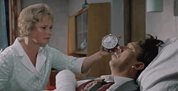 Отец встает в 5 утра. Его дама просыпается от тишины, а не от будильника