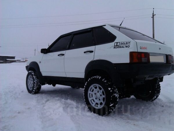 Сравниваем Lada 4x4 и ВАЗ 2109