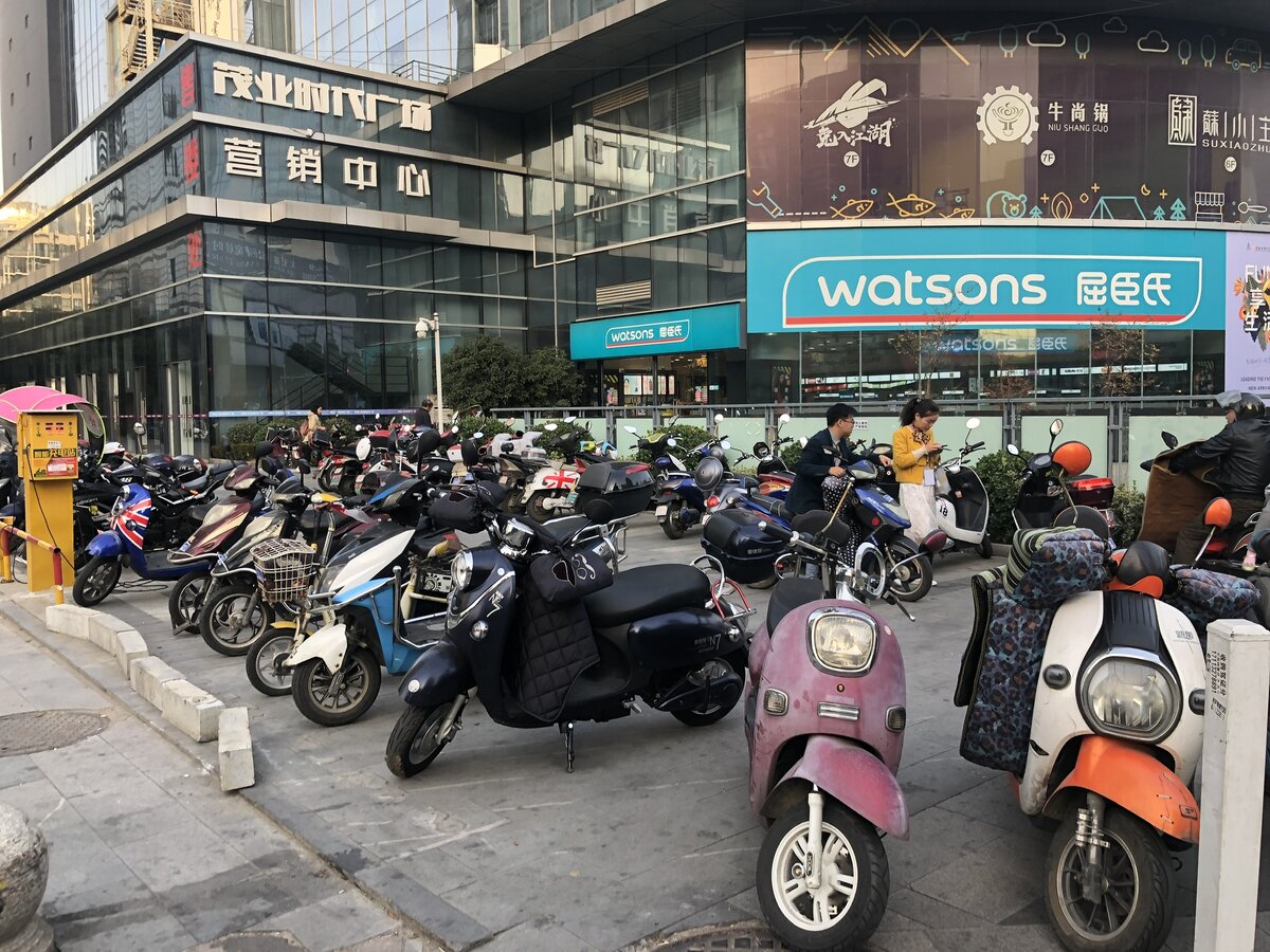 Во Вьетнаме, как и в Китае, популярны мопеды