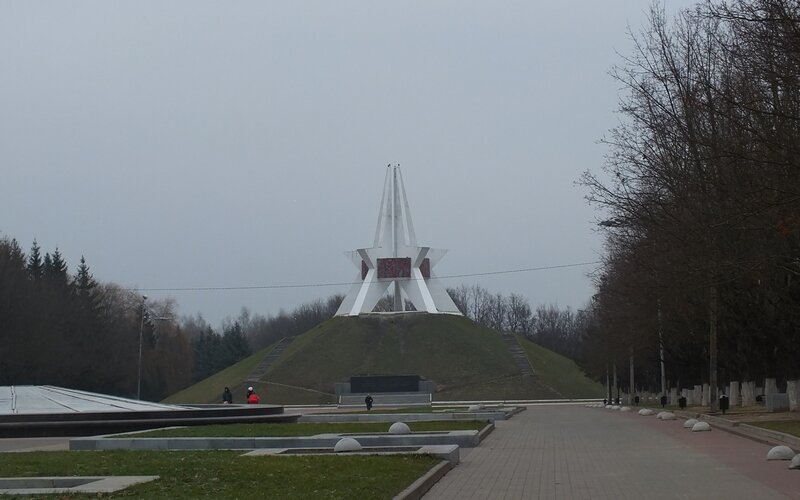 Тот самый Курган в Брянске. Летом конечно тут поприятнее, а сейчас…