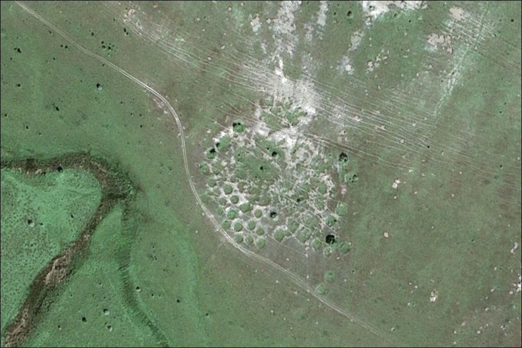 Спутниковый снимок, на котором были обнаружены круги. Дата съёмки: июнь 2009 г. Google Earth. 48.979507° N,  40.643951° E
