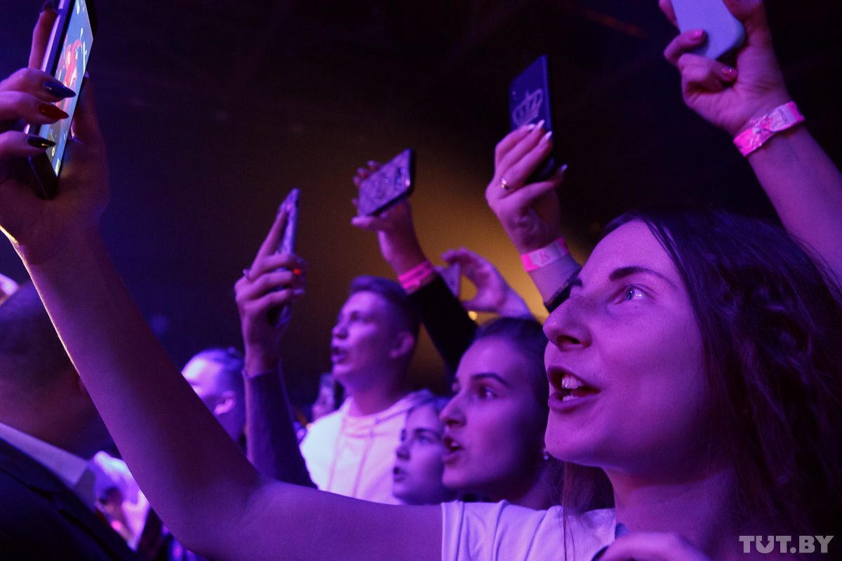 фото из открытых источников с концерта Бузовой.