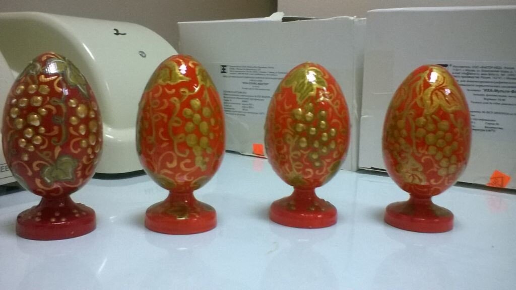 Красное яйцо - символ Пасхи.
