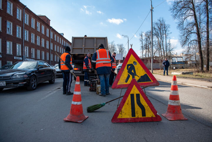  Из 2670 зарегистрированных в Балашихе дорожных ям устранено уже 1630. Выявлять неполадки на дорогах помогают активные жители.