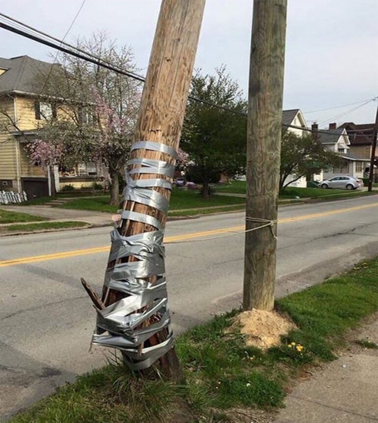 Ремонт опоры сети электроснабжения (источник: yandex.ru)