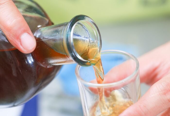 Настойку каланхоэ используют в лекарственных целях