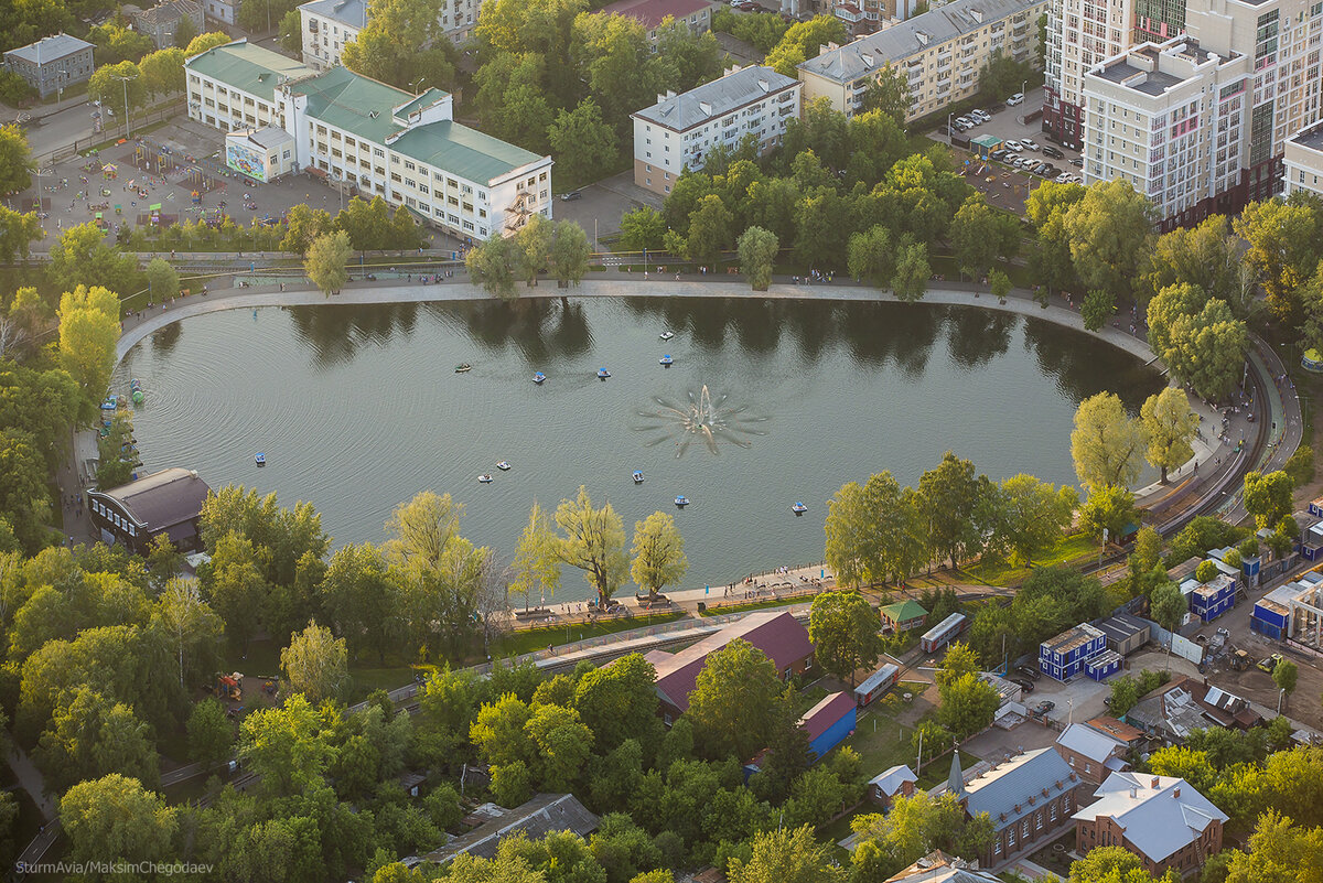 Парк имени якутова в уфе. Парк имени Якутова. Парк Ивана Якутова. Парк Якутова в Уфе. Озеро в парке Якутова Уфа.