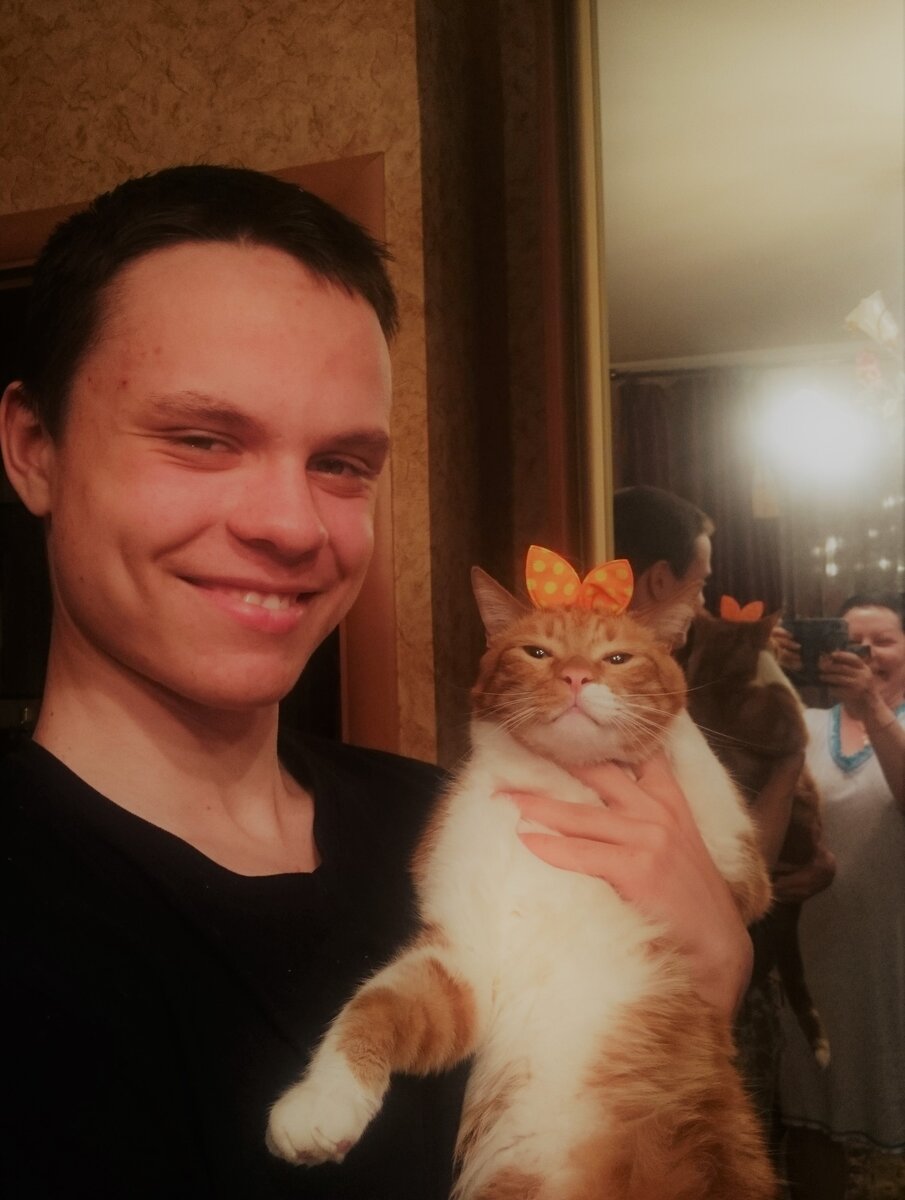 Сын с любимым котом.