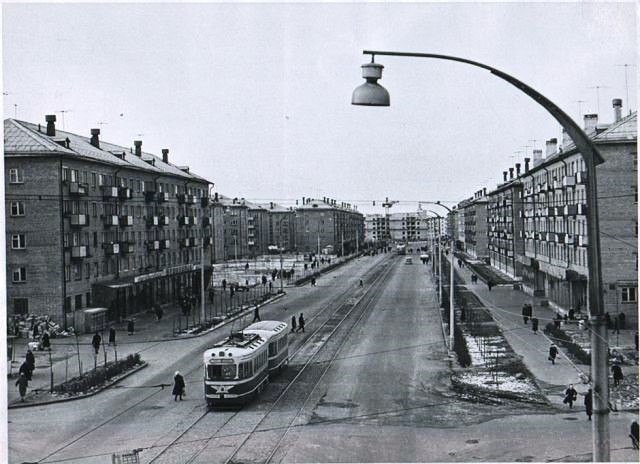 5-й трамвай на улице Чкалова в 60-е годы. 