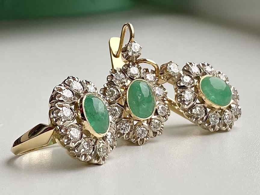 Гарнитур с изумрудами и бриллиантами. СССР 1987 год