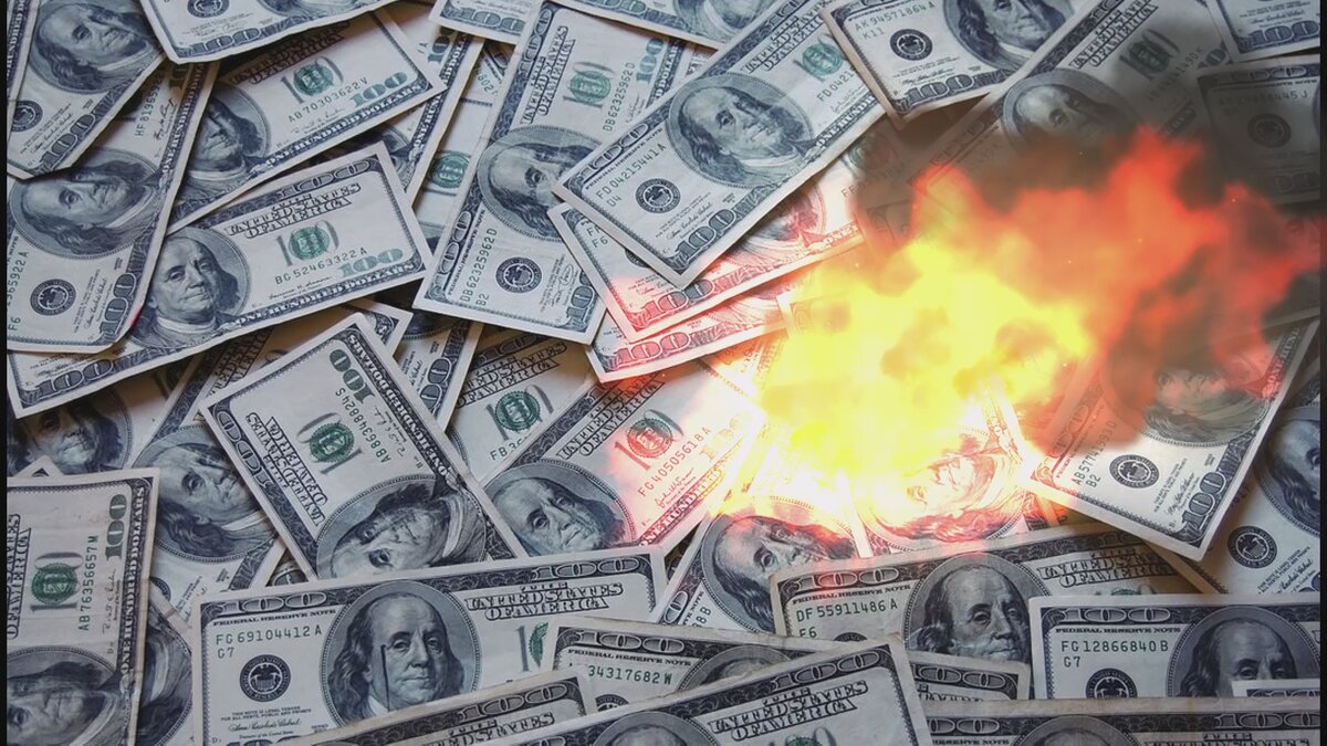 Топливо для мирового кризиса. Кроме как  подбрасывать деньги  в костер кризиса финансовый капитализм ничего не умеет