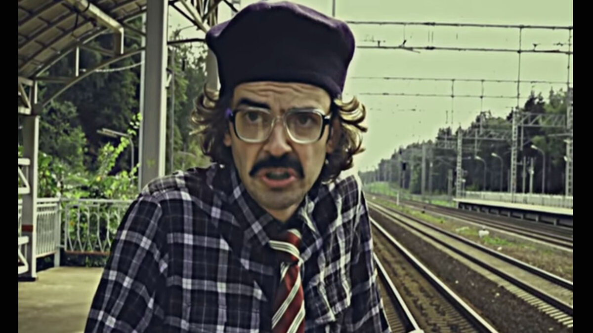 Образ инженера из сериала "Внутри Лапенко"  Источник - Ютуб/Антон Лапенко/Внутри Лапенко