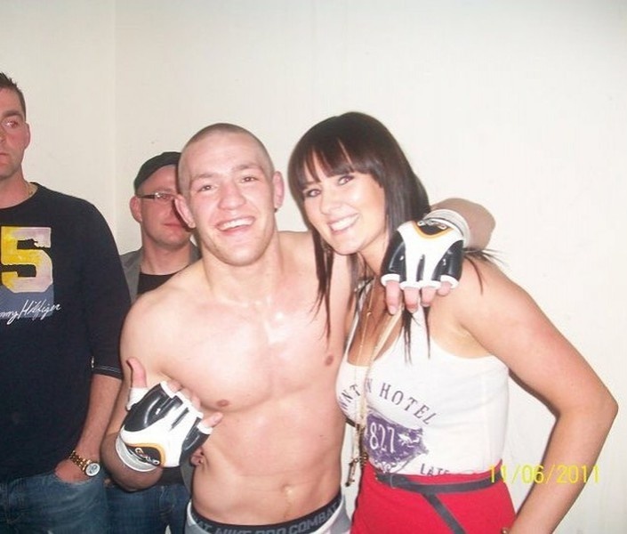 2011 год,Конор Макгрегор выступал в английской организации «Cage Warriors»